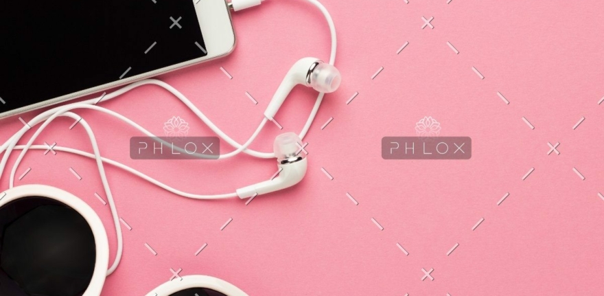 demo-attachment-780-studio-shot-of-white-accessories-on-pink-back-7E4JTGC@2x